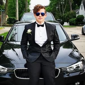 Meet your Posher, Derrick